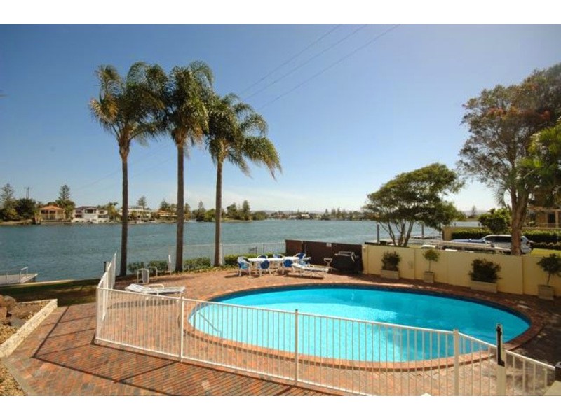 11/1  PENINSULAR DRIVE, Surfers Paradise QLD 4217