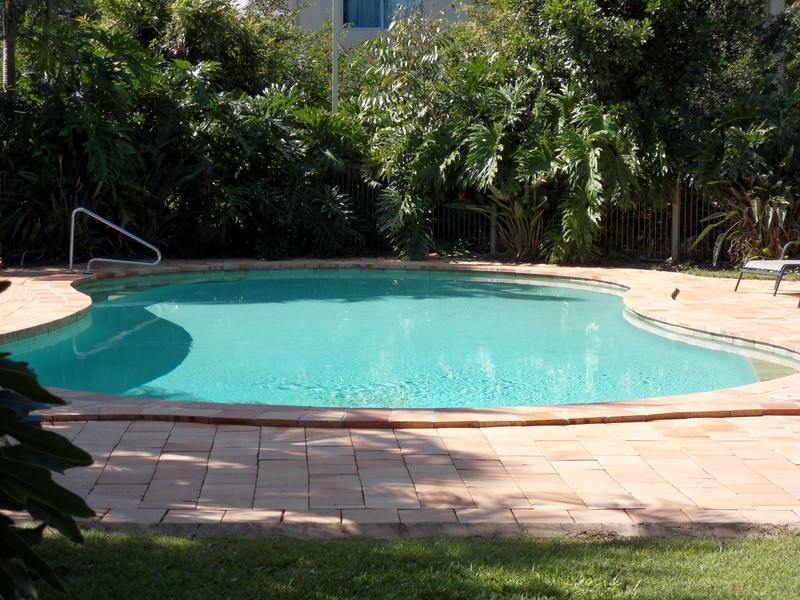 for sale large townhouse @/11 waterford court, Bundall QLD 4217