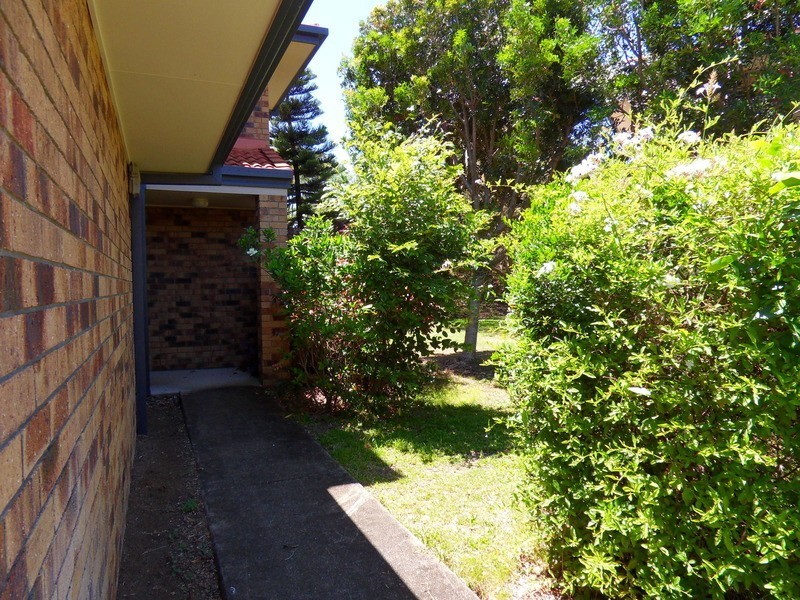 for sale large townhouse @/11 waterford court, Bundall QLD 4217