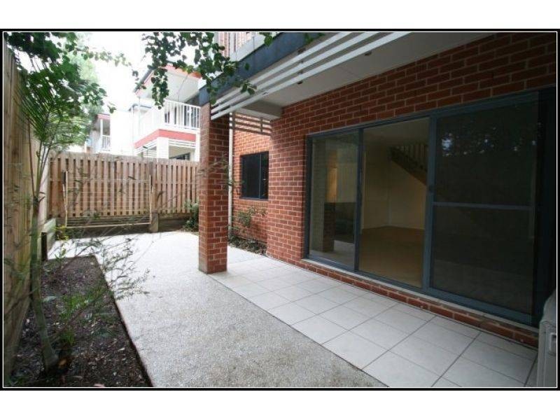 1/170 Whiting Street, Labrador QLD 4215