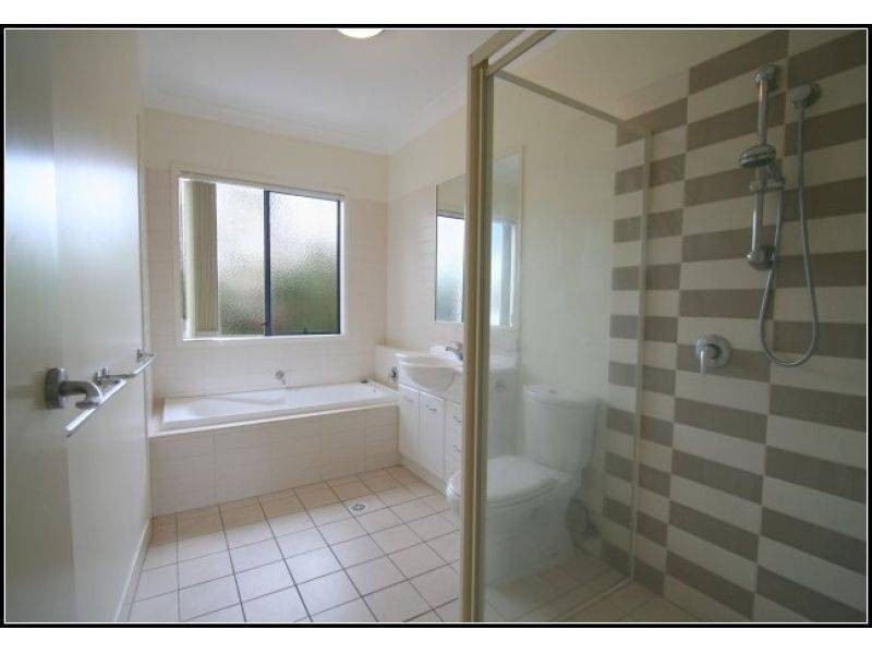 1/170 Whiting Street, Labrador QLD 4215