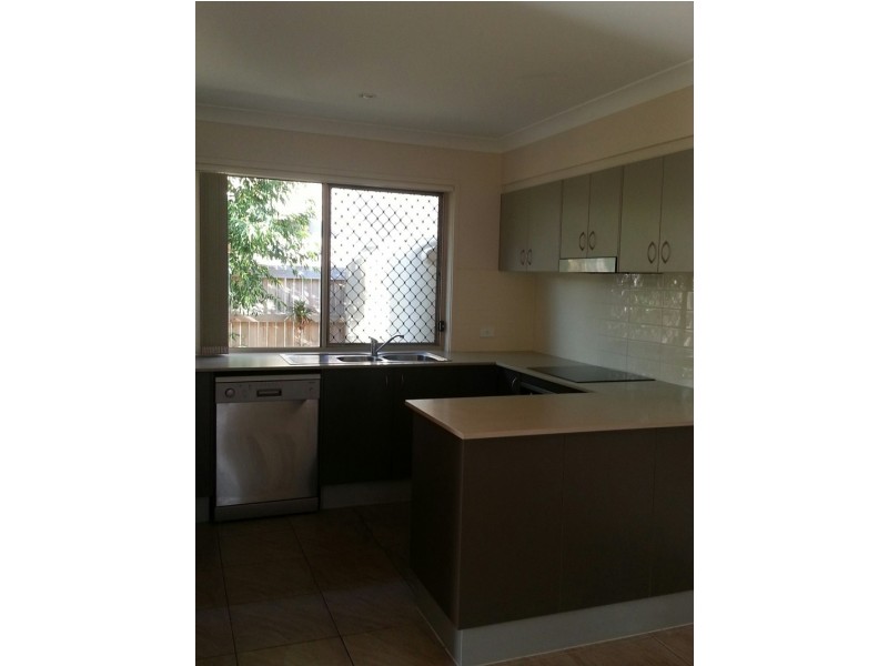 28/2 Weir Drive, Upper Coomera QLD 4209