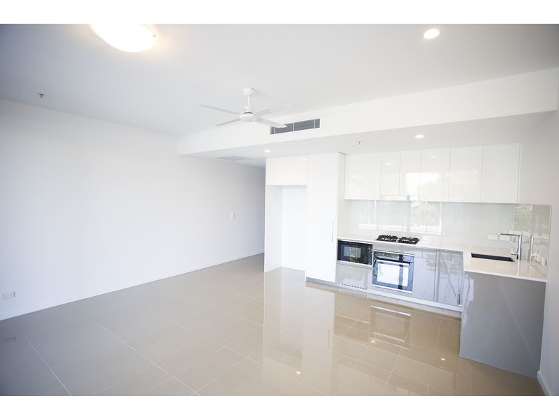 387 Marine Parade, Labrador QLD 4215