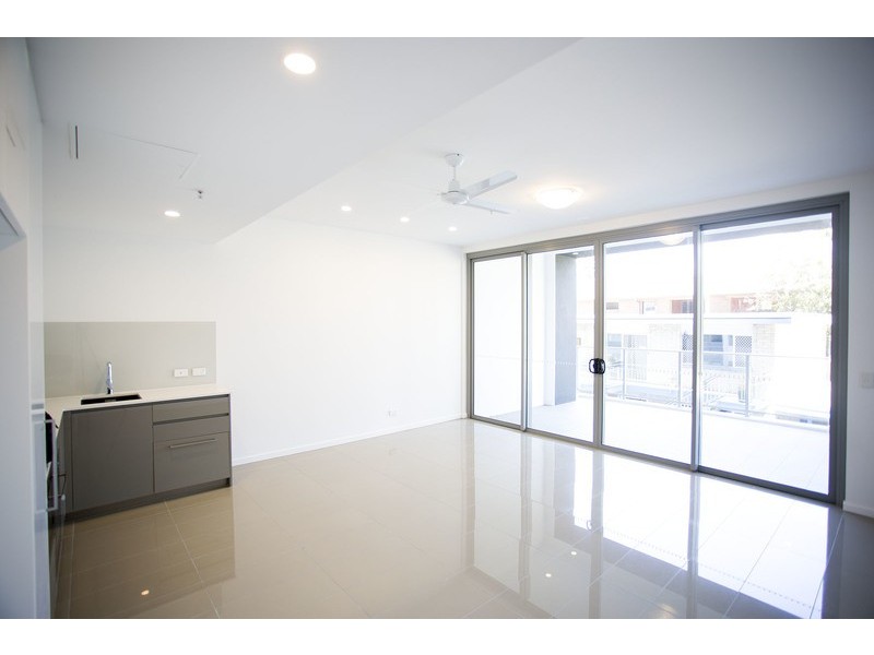 387 Marine Parade, Labrador QLD 4215