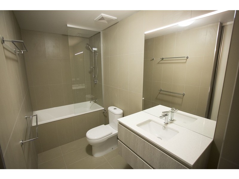 387 Marine Parade, Labrador QLD 4215