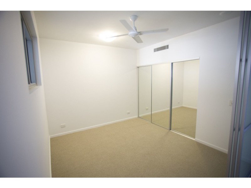 387 Marine Parade, Labrador QLD 4215