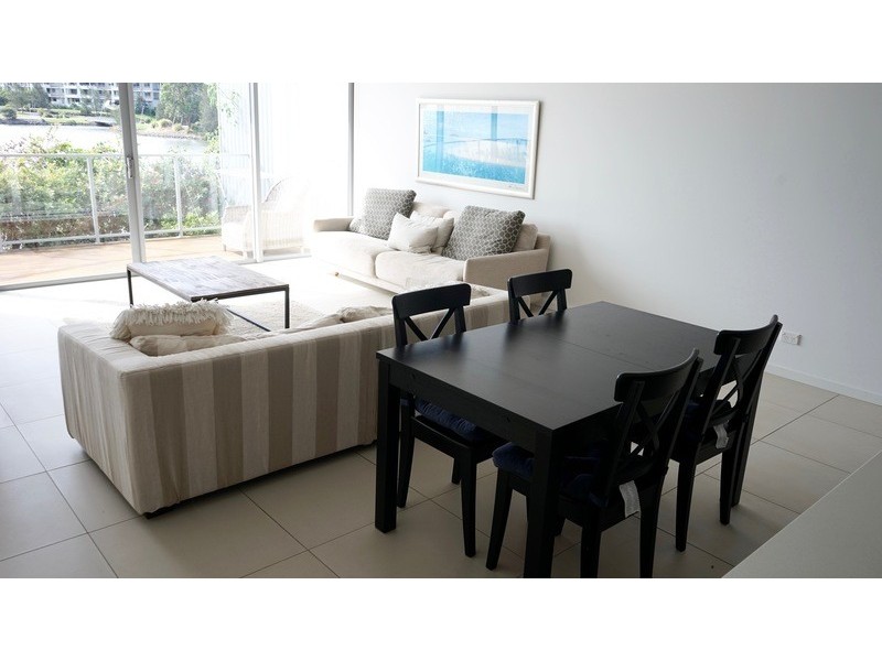 15 South Bay Drive, Varsity Lakes QLD 4227