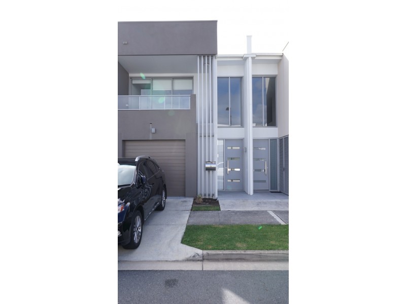 15 South Bay Drive, Varsity Lakes QLD 4227