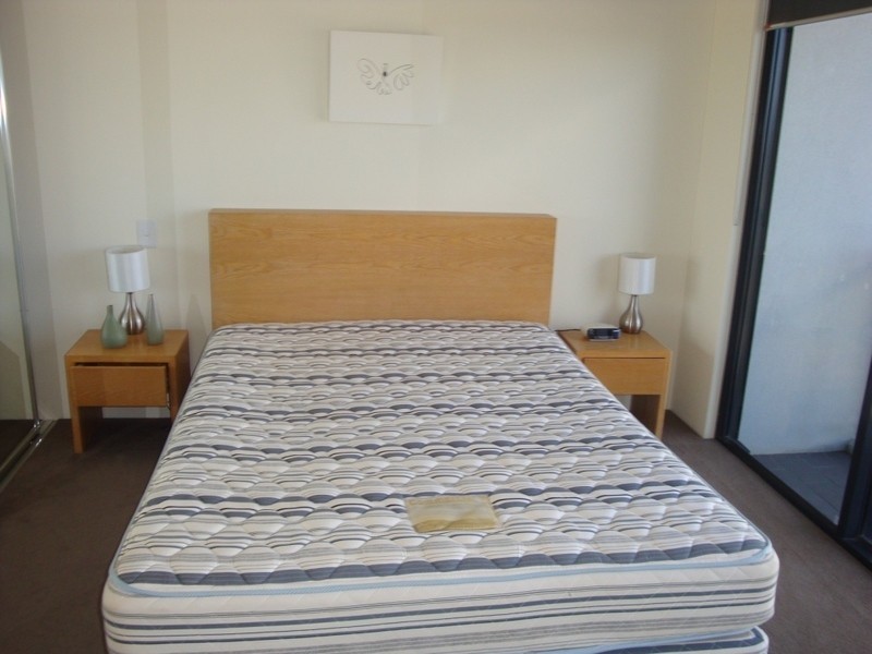 4 WAHROONGA PLACE, Surfers Paradise QLD 4217