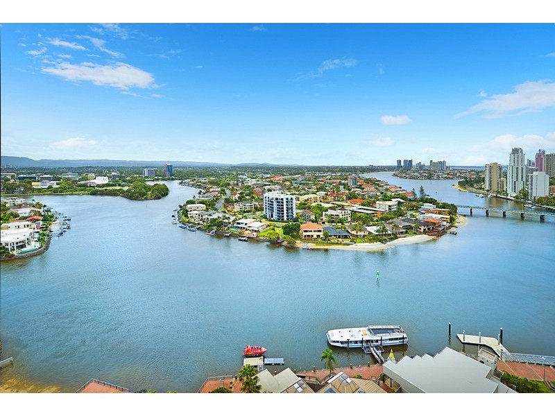 4 4 WAHROONGA, Surfers Paradise QLD 4217