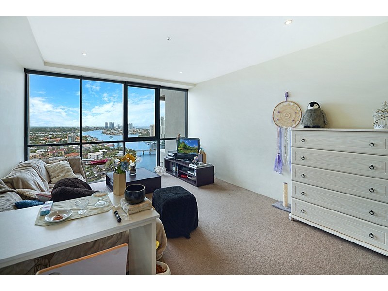 4 4 WAHROONGA, Surfers Paradise QLD 4217