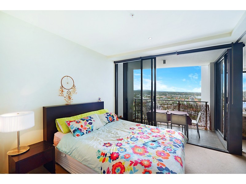 4 4 WAHROONGA, Surfers Paradise QLD 4217