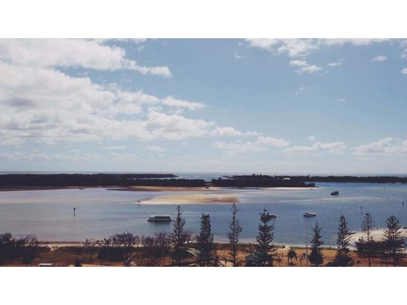 387 marine Parade, Labrador QLD 4215