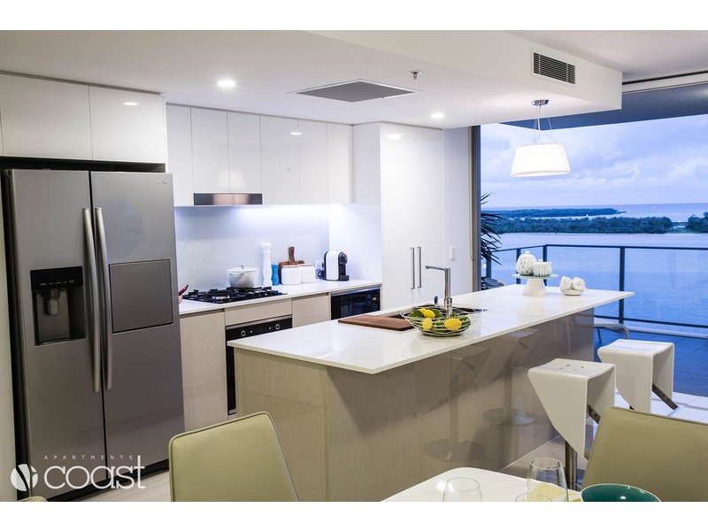 378 Marine PARADE, Labrador QLD 4215