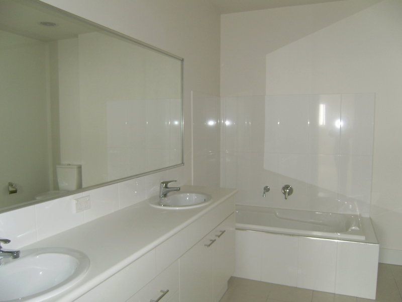 B17 Acacia Court, Robina QLD 4226