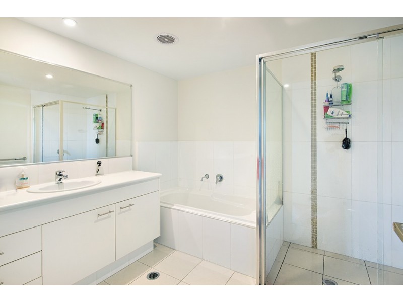 1 Acacia Court, Robina QLD 4226