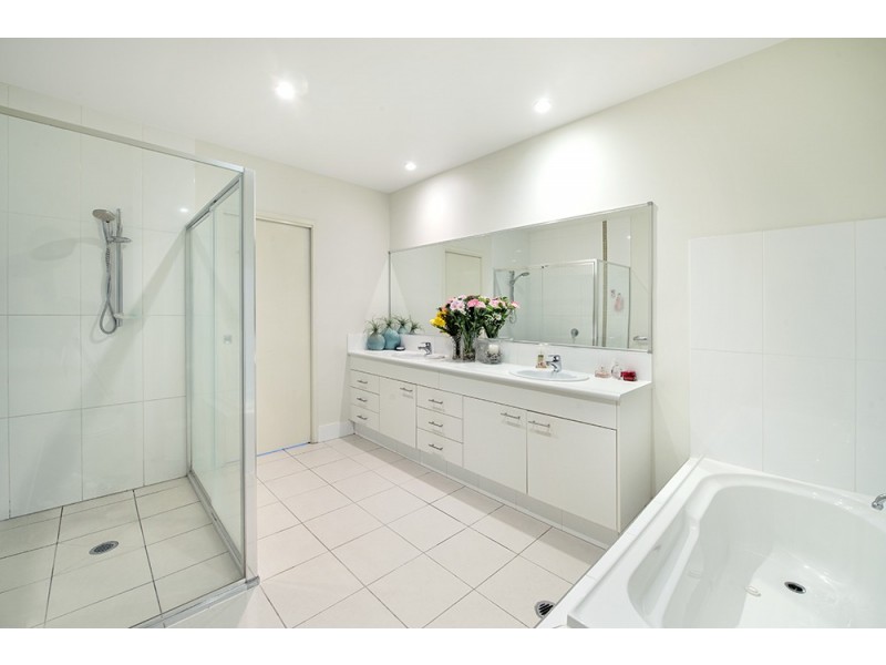 1 Acacia Court, Robina QLD 4226