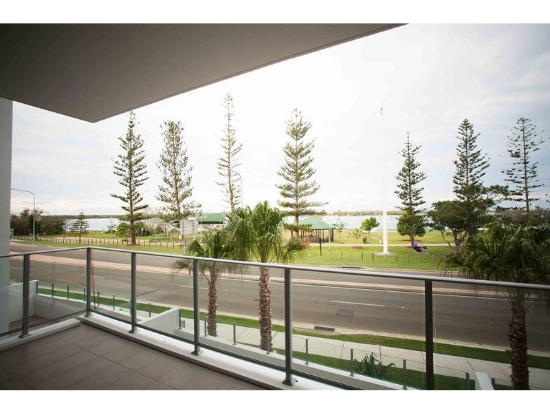 378 Marine Parade, Labrador QLD 4215