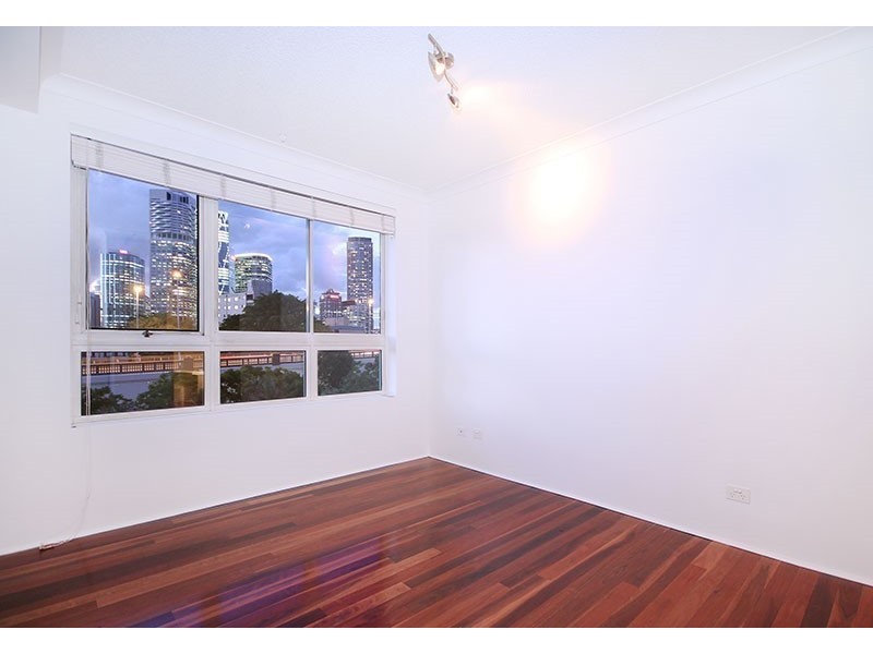 20/1 GOODWIN STREET, Kangaroo Point QLD 4169