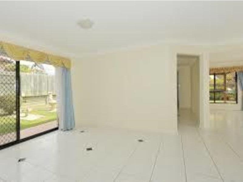 33 Silky Oak Crescent, Carindale QLD 4152