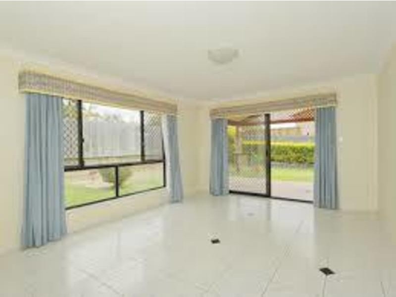 33 Silky Oak Crescent, Carindale QLD 4152