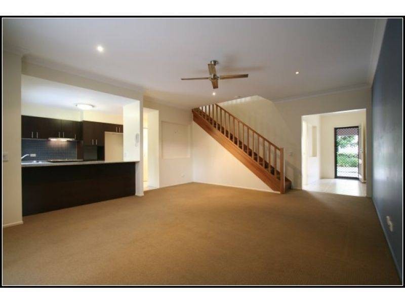 3/170 Whiting Street, Labrador QLD 4215