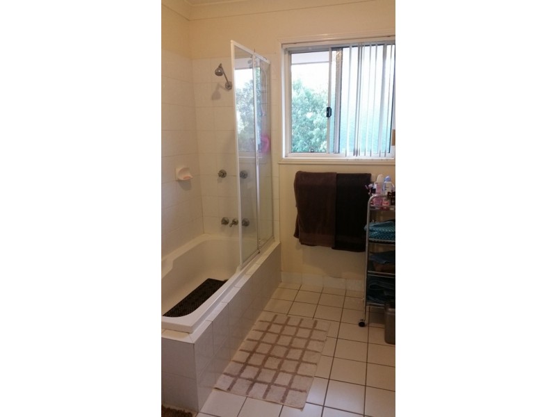 1 Highridge Rd, Springfield QLD 4300