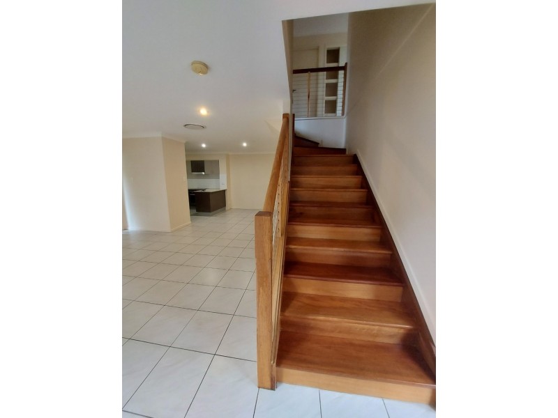 23/2 weir drive, Upper Coomera QLD 4209
