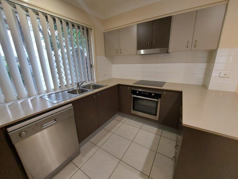 23/2 weir drive, Upper Coomera QLD 4209