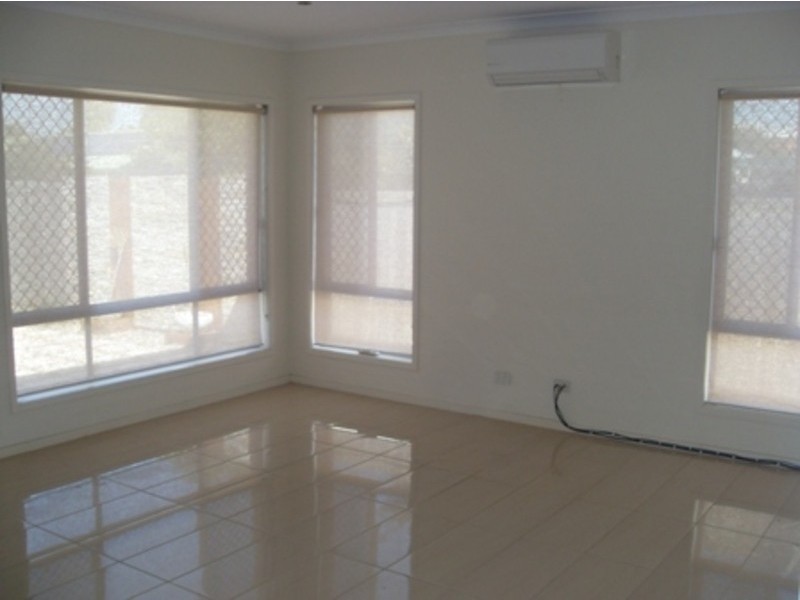 43 candytuft place, Calamvale QLD 4116