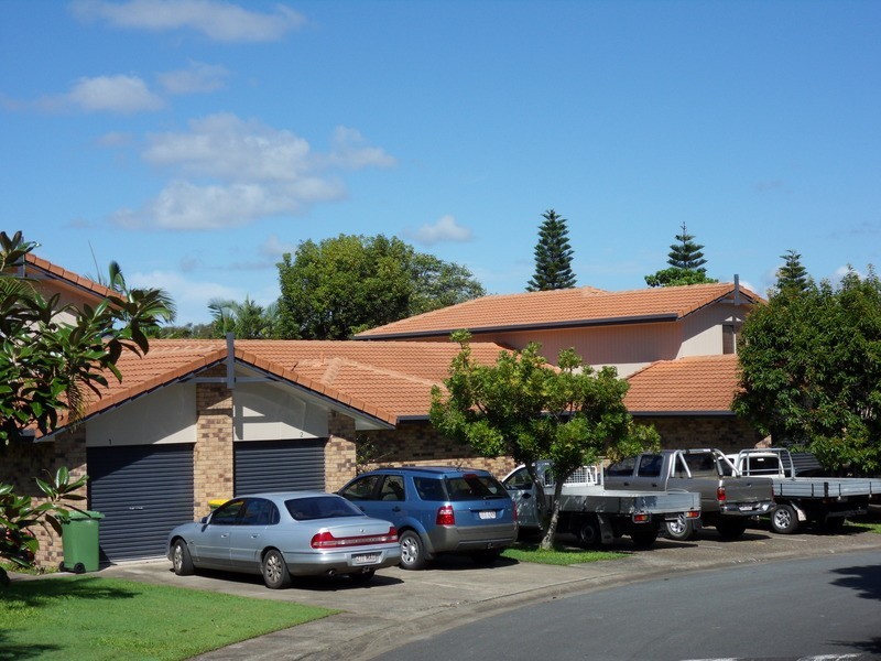 townhouse @ 11 waterford court, Bundall QLD 4217