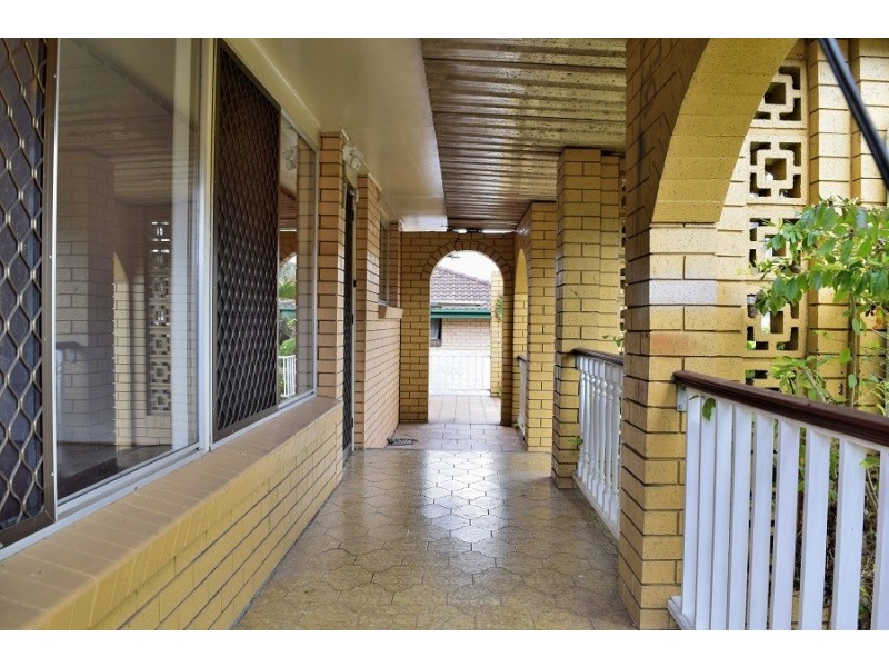 14 Benaud st, Macgregor QLD 4109