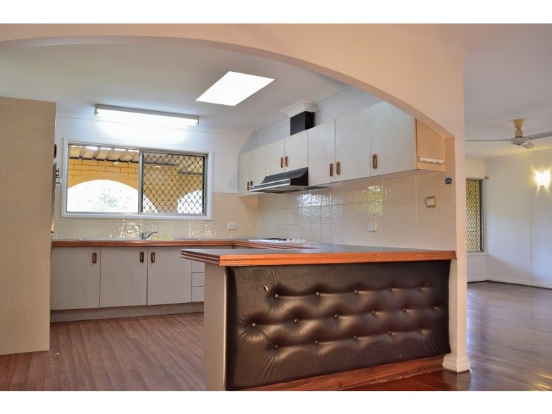 14 Benaud st, Macgregor QLD 4109