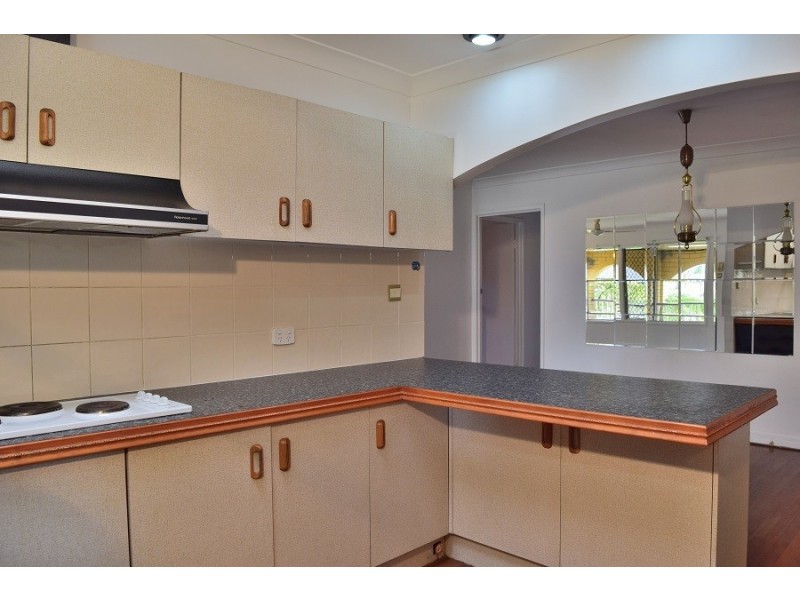 14 Benaud st, Macgregor QLD 4109