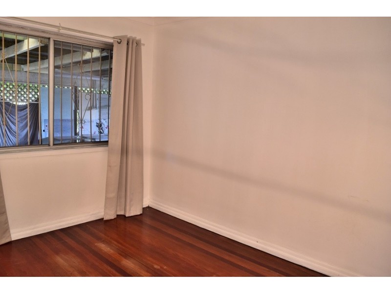 14 Benaud st, Macgregor QLD 4109