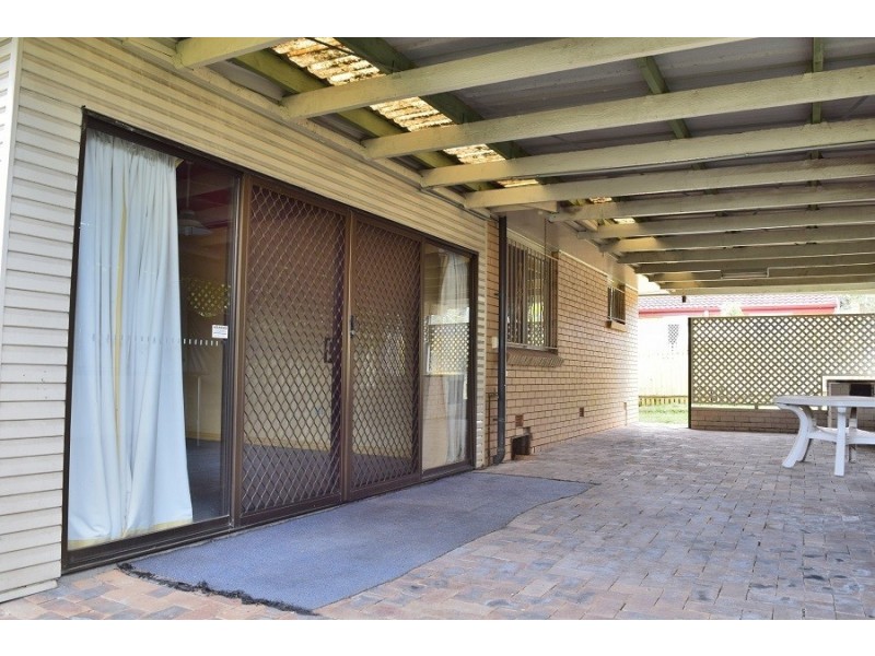 14 Benaud st, Macgregor QLD 4109