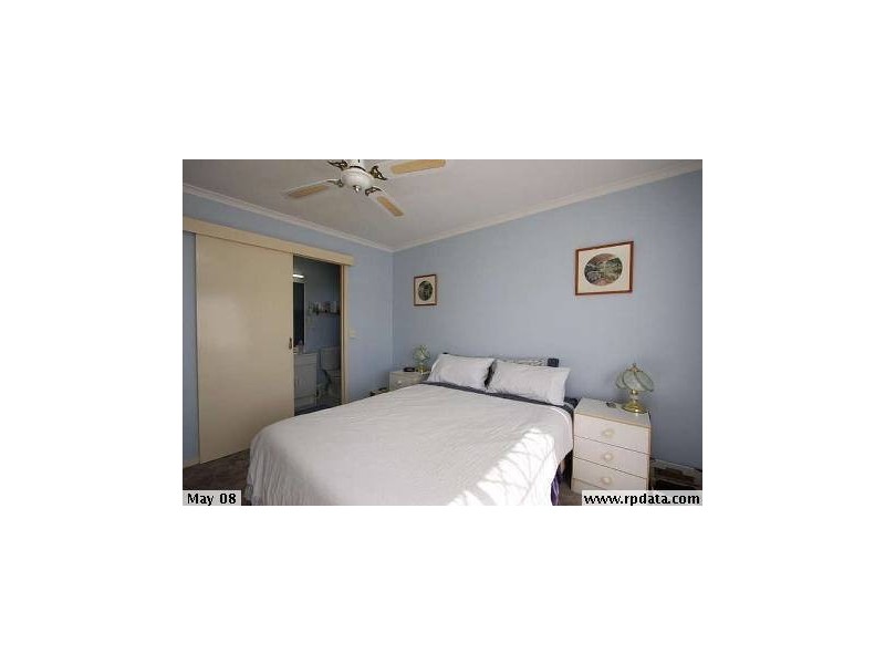 8 Forestgum Grove, Regents Park QLD 4118