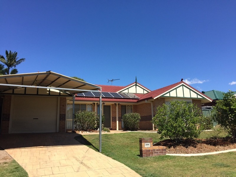 8 Forestgum Gr, Regents Park QLD 4118