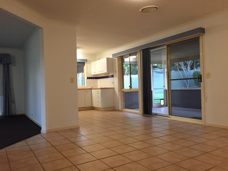 8 Forestgum Gr, Regents Park QLD 4118