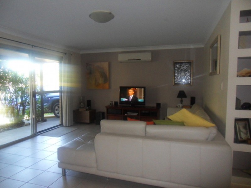 33 lowanna drive, Ashmore QLD 4214