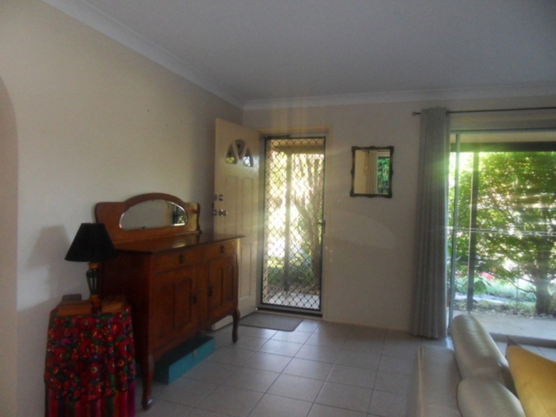 33 lowanna drive, Ashmore QLD 4214