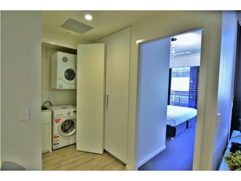 1016/9 Edmondstone street, South Brisbane QLD 4101