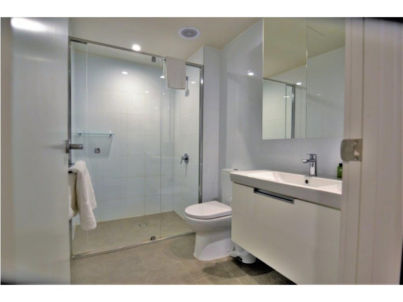 1016/9 Edmondstone street, South Brisbane QLD 4101