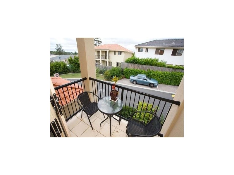 Air-conditioned 3 Bdrm Townhouse Perfectly Located in Wishart, 3 Min to Garden City Shopping Centre/28 Coora St, Wishart QLD 4122