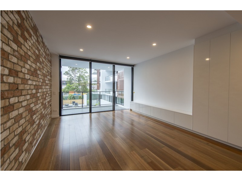 1 Hart Street, Ashmore QLD 4214