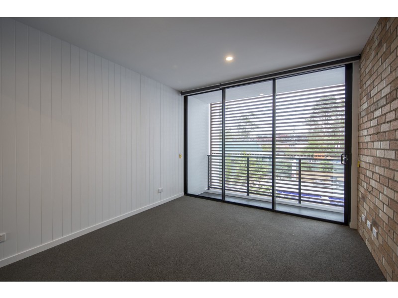 1 Hart Street, Ashmore QLD 4214