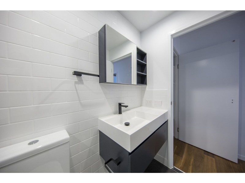 1 Hart Street, Ashmore QLD 4214