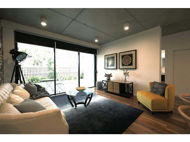 1 Hart Street, Ashmore QLD 4214