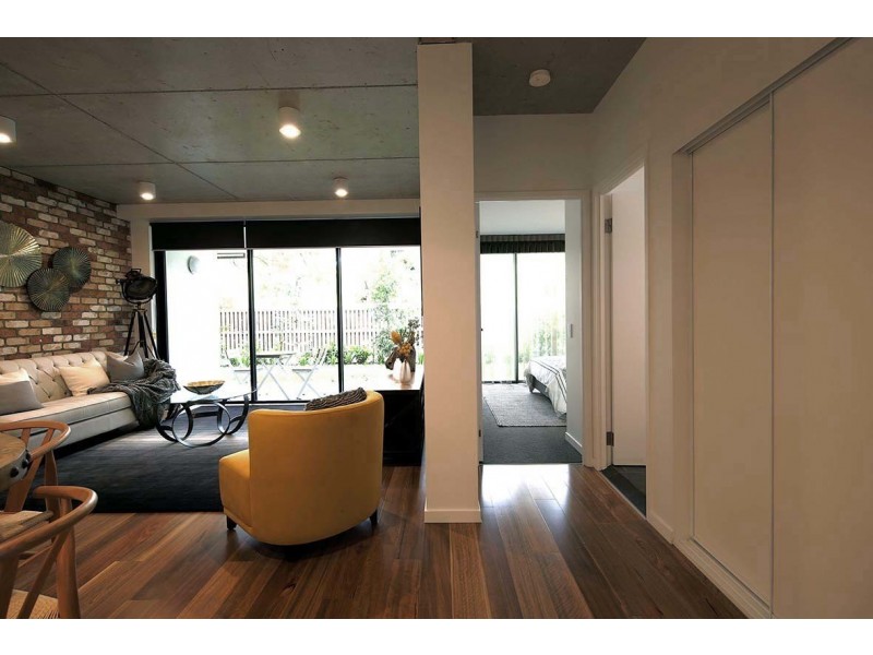 1 Hart Street, Ashmore QLD 4214