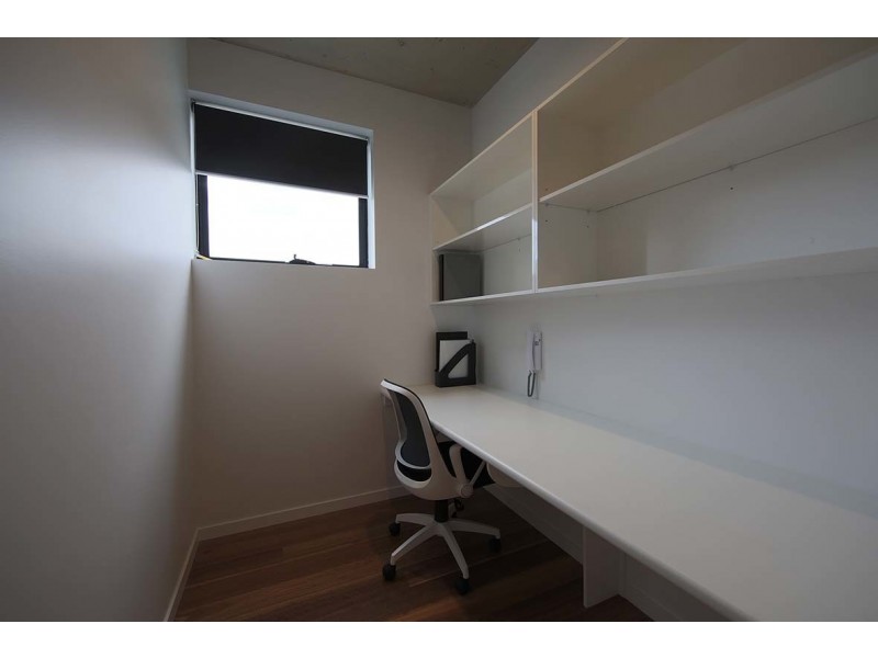 1 Hart Street, Ashmore QLD 4214